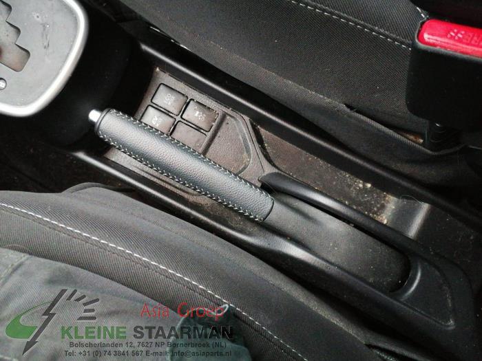 Handrem Mechaniek van een Toyota Yaris III (P13) 1.5 16V Hybrid 2019
