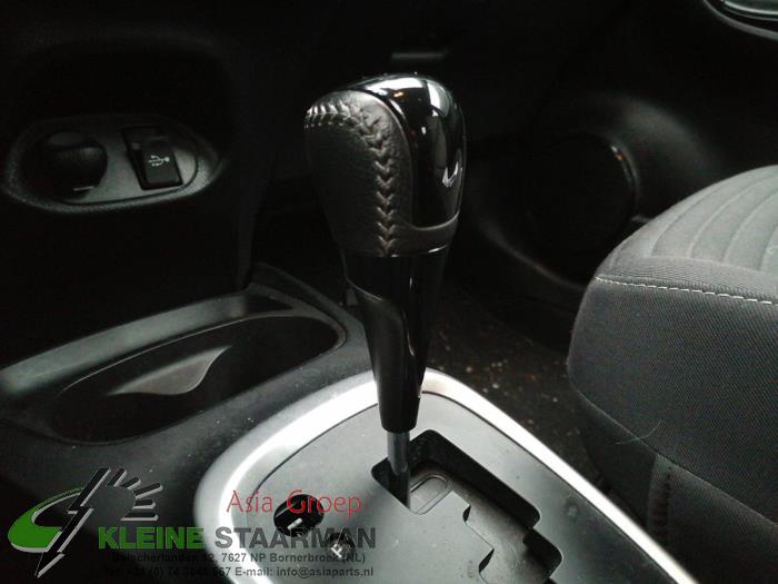 Selectiehendel automaat van een Toyota Yaris III (P13) 1.5 16V Hybrid 2019