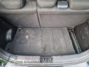 Begagnade Golvpanel, lastområde Hyundai i10 (F5) 1.2i 16V Pris på förfrågan erbjuds av Kleine Staarman B.V. Autodemontage