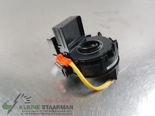 Używane Przewód spiralny poduszki powietrznej Mitsubishi Outlander (GF/GG) 2.2 DI-D 16V Clear Tec 4x4 Cena € 100,00 Procedura marży oferowane przez Kleine Staarman B.V. Autodemontage