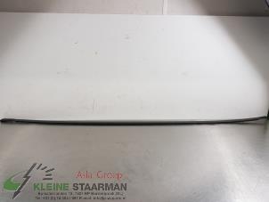 Begagnade Takstripe, höger Suzuki Alto 1.0 12V Pris € 42,50 Marginaltabell erbjuds av Kleine Staarman B.V. Autodemontage