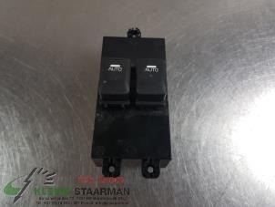 Używane Przelacznik elektrycznej szyby Kia Pro cee'd (JDB3) 1.6 GDI 16V Cena na żądanie oferowane przez Kleine Staarman B.V. Autodemontage