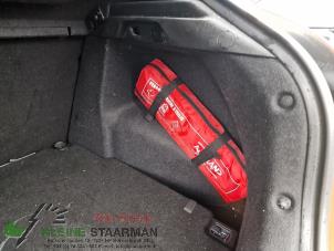 Używane Tapicerka pokrywy bagaznika prawa Kia Pro cee'd (JDB3) 1.6 GDI 16V Cena na żądanie oferowane przez Kleine Staarman B.V. Autodemontage