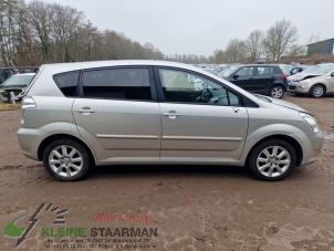 Begagnade Sidokjol, höger Toyota Corolla Verso (R10/11) 1.8 16V VVT-i Pris på förfrågan erbjuds av Kleine Staarman B.V. Autodemontage