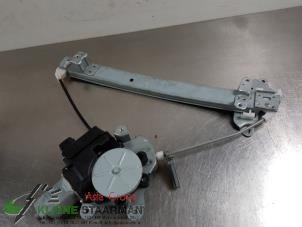 Używane Mechanizm szyby lewej tylnej wersja 4-drzwiowa Mitsubishi Outlander (CU) 2.0 16V 4x2 Cena € 150,00 Procedura marży oferowane przez Kleine Staarman B.V. Autodemontage