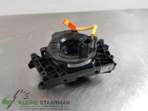 Używane Przewód spiralny poduszki powietrznej Mitsubishi Outlander (GF/GG) 2.2 DI-D 16V Clear Tec 4x4 Cena € 100,00 Procedura marży oferowane przez Kleine Staarman B.V. Autodemontage