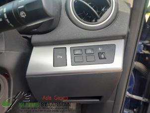 Używane Przelacznik (rózne) Mazda 3 Sport (BL14/BLA4/BLB4) 2.0i MZR DISI 16V Cena na żądanie oferowane przez Kleine Staarman B.V. Autodemontage