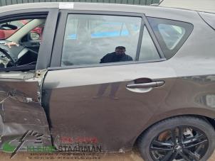 Używane Szyba drzwi lewych tylnych wersja 4-drzwiowa Mazda 3 Sport (BL14/BLA4/BLB4) 2.0i MZR DISI 16V Cena na żądanie oferowane przez Kleine Staarman B.V. Autodemontage