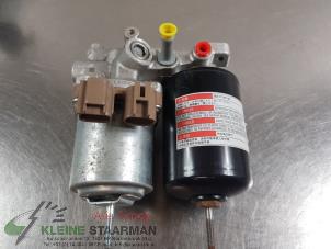 Gebruikte Rembekrachtiger Toyota Yaris III (P13) 1.5 16V Hybrid Prijs € 100,00 Margeregeling aangeboden door Kleine Staarman B.V. Autodemontage