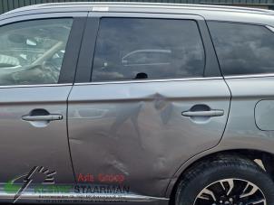 Używane Szyba drzwi lewych tylnych wersja 4-drzwiowa Mitsubishi Outlander (GF/GG) 2.0 16V PHEV 4x4 Cena na żądanie oferowane przez Kleine Staarman B.V. Autodemontage