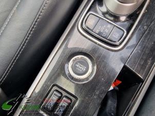 Używane Przelacznik 2WD/4WD Mitsubishi Outlander (GF/GG) 2.0 16V PHEV 4x4 Cena na żądanie oferowane przez Kleine Staarman B.V. Autodemontage