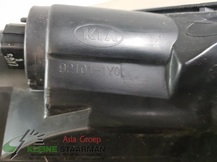 Koplamp links van een Kia Picanto (TA) 1.2 16V 2012