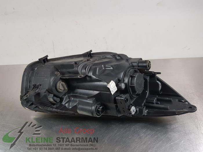 Koplamp links van een Kia Picanto (TA) 1.2 16V 2012