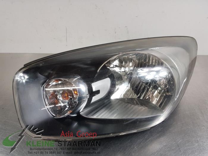 Koplamp links van een Kia Picanto (TA) 1.2 16V 2012