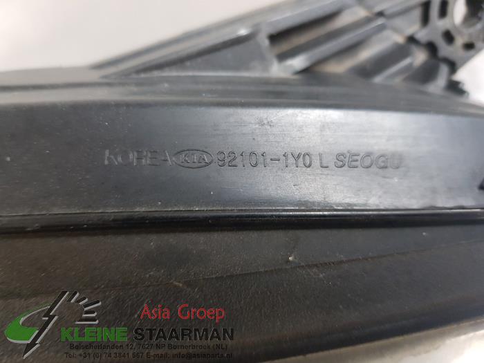 Koplamp links van een Kia Picanto (TA) 1.2 16V 2012