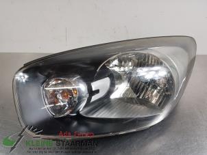 Używane Reflektor lewy Kia Picanto (TA) 1.2 16V Cena € 75,00 Procedura marży oferowane przez Kleine Staarman B.V. Autodemontage