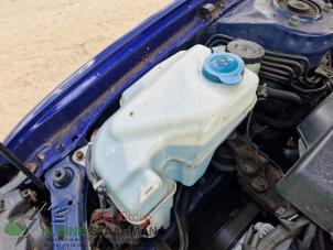 Używane Zbiornik spryskiwacza przód Toyota Corolla (EB/ZZ/WZ/CD) 1.4 16V VVT-i Cena na żądanie oferowane przez Kleine Staarman B.V. Autodemontage