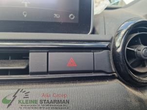 Begagnade Nödbelysningsbrytare Mazda MX-5 (ND) 1.5 Skyactiv G-131 16V Pris på förfrågan erbjuds av Kleine Staarman B.V. Autodemontage