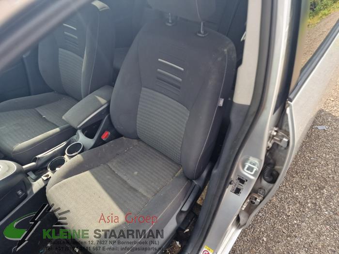 Säte, vänster från en Toyota Verso 1.8 16V VVT-i 2016