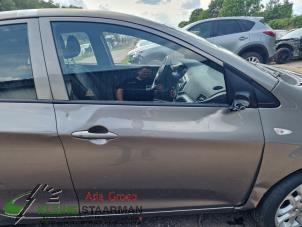 Używane Szyba drzwi prawych przednich wersja 4-drzwiowa Kia Picanto (TA) 1.0 12V Cena na żądanie oferowane przez Kleine Staarman B.V. Autodemontage