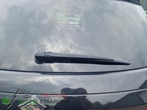 Używane Ramie wycieraczki tylnej Suzuki Vitara (LY/MY) 1.0 Booster Jet Turbo 12V Cena na żądanie oferowane przez Kleine Staarman B.V. Autodemontage