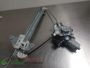 Używane Mechanizm szyby prawej tylnej wersja 4-drzwiowa Mitsubishi Outlander (CU) 2.0 16V 4x2 Cena € 175,00 Procedura marży oferowane przez Kleine Staarman B.V. Autodemontage