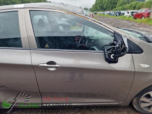 Używane Szyba drzwi prawych przednich wersja 4-drzwiowa Kia Picanto (TA) 1.0 12V Cena na żądanie oferowane przez Kleine Staarman B.V. Autodemontage