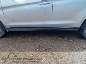 Begagnade Sidokjol, vänster Mitsubishi ASX 1.6 MIVEC 16V Pris på förfrågan erbjuds av Kleine Staarman B.V. Autodemontage