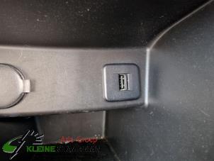 Używane Zlacze AUX/USB Suzuki Swift (ZA/ZC/ZD) 1.6 Sport VVT 16V Cena na żądanie oferowane przez Kleine Staarman B.V. Autodemontage