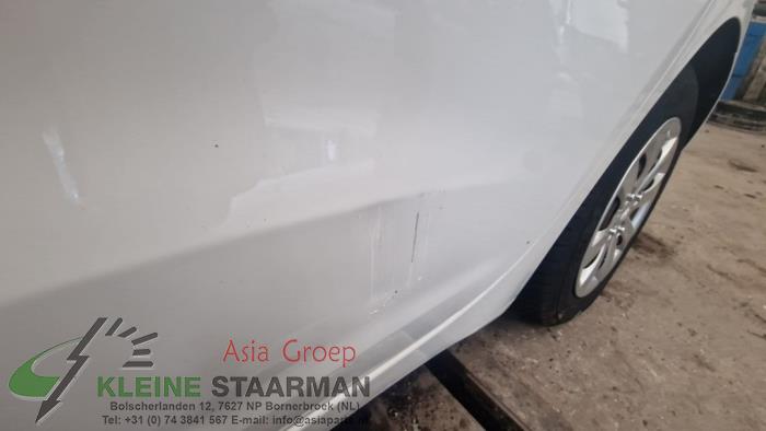 Bakdörr, 4-dörrars, vänster från en Hyundai i10 (B5) 1.0 12V 2018