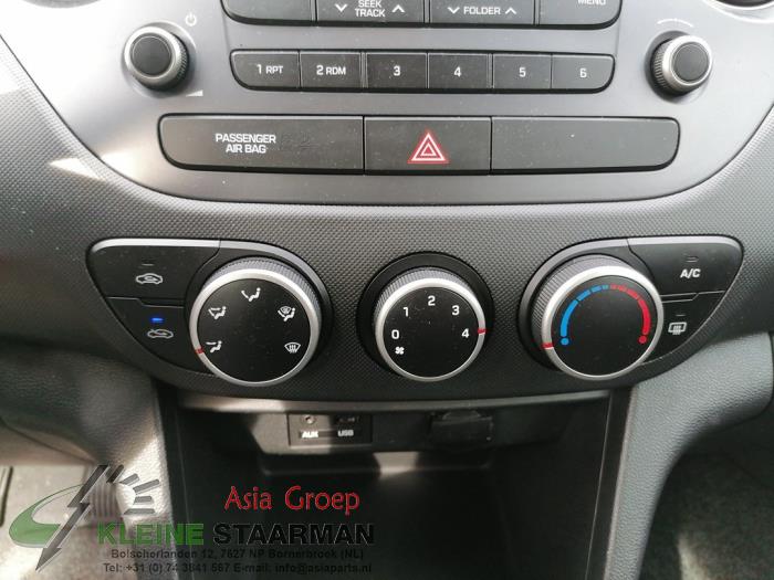Värmekontrollpanel från en Hyundai i10 (B5) 1.0 12V 2018
