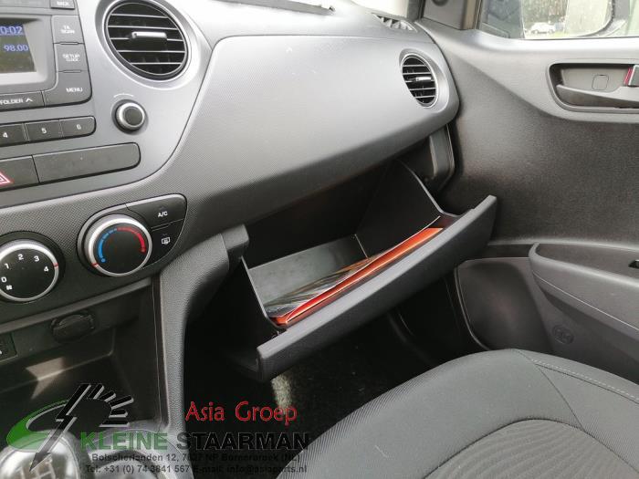 Handskfack från en Hyundai i10 (B5) 1.0 12V 2018