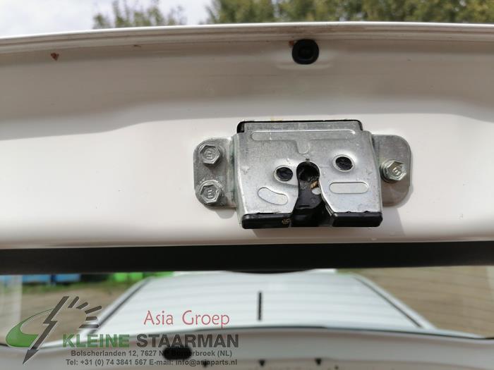 Låsmekanism, baklucka från en Hyundai i10 (B5) 1.0 12V 2018