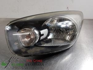 Używane Reflektor lewy Kia Picanto (TA) 1.0 12V Cena € 125,00 Procedura marży oferowane przez Kleine Staarman B.V. Autodemontage