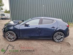 Używane Belka lewa Mazda 3 Sport (BP) 2.0 SkyActiv-G 122 Mild Hybrid 16V Cena na żądanie oferowane przez Kleine Staarman B.V. Autodemontage