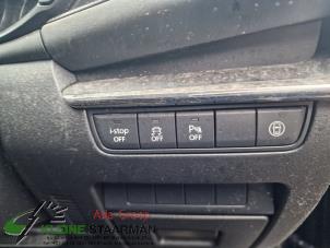 Używane Przelacznik (rózne) Mazda 3 Sport (BP) 2.0 SkyActiv-G 122 Mild Hybrid 16V Cena na żądanie oferowane przez Kleine Staarman B.V. Autodemontage