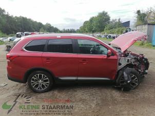Używane Drzwi prawe przednie wersja 4-drzwiowa Mitsubishi Outlander (GF/GG) 2.2 DI-D 16V Clear Tec 4x4 Cena € 150,00 Procedura marży oferowane przez Kleine Staarman B.V. Autodemontage