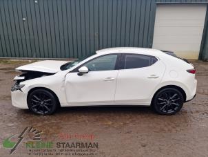 Używane Belka lewa Mazda 3 Sport (BP) 2.0 SkyActiv-X M Hybrid 16V Cena na żądanie oferowane przez Kleine Staarman B.V. Autodemontage