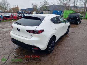 Używane Naroznik karoserii prawy tyl Mazda 3 Sport (BP) 2.0 SkyActiv-X M Hybrid 16V Cena na żądanie oferowane przez Kleine Staarman B.V. Autodemontage