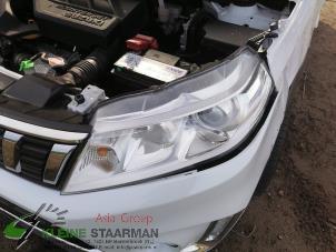 Używane Reflektor lewy Suzuki Vitara (LY/MY) 1.0 Booster Jet Turbo 12V Cena € 175,00 Procedura marży oferowane przez Kleine Staarman B.V. Autodemontage