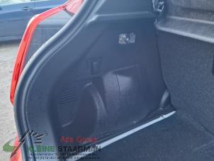 Używane Tapicerka pokrywy bagaznika lewa Suzuki Swift (ZC/ZD) 1.0 Booster Jet Turbo 12V SHVS Cena na żądanie oferowane przez Kleine Staarman B.V. Autodemontage