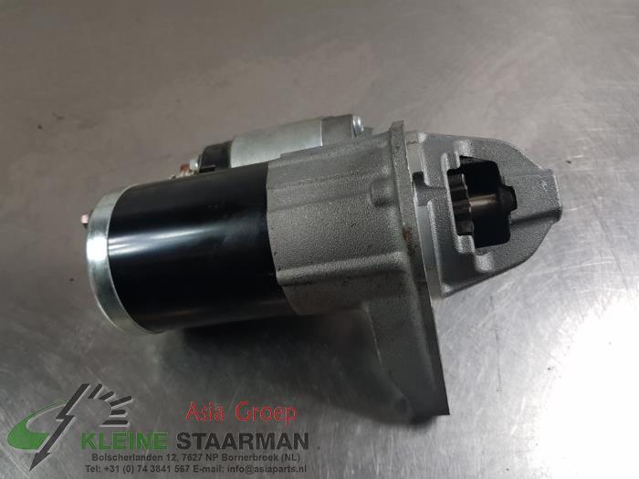 Startmotor från en Mazda CX-30 (DM) 2.0 e-SkyActiv X 186 M Hybrid 16V 2023
