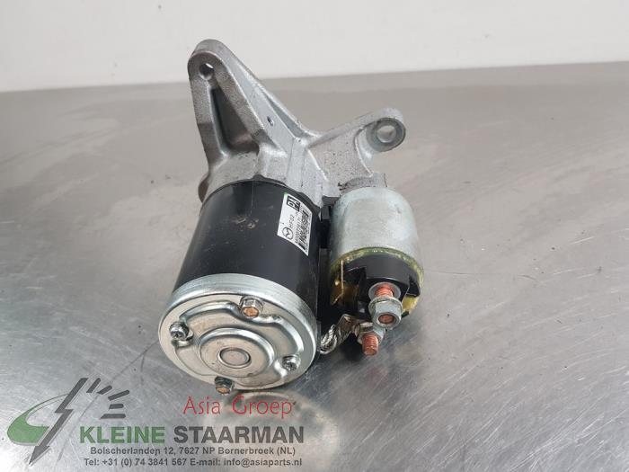 Startmotor från en Mazda CX-30 (DM) 2.0 e-SkyActiv X 186 M Hybrid 16V 2023