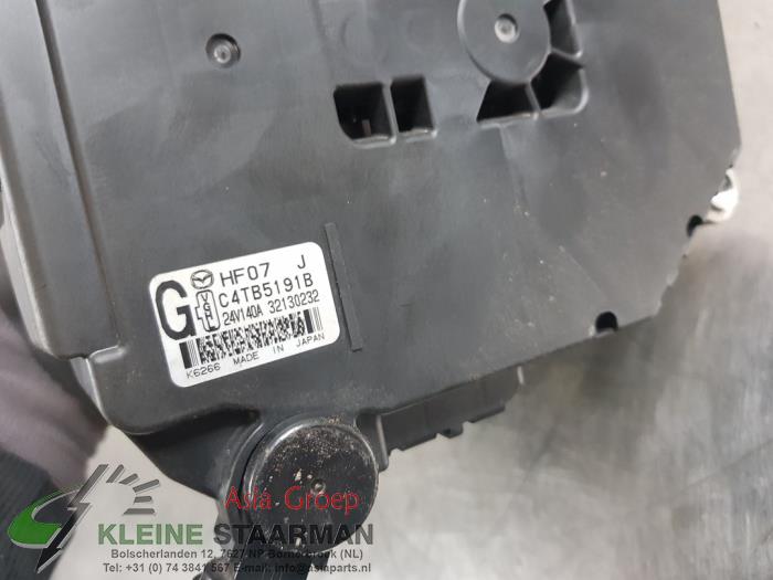 Dynamo från en Mazda CX-30 (DM) 2.0 e-SkyActiv X 186 M Hybrid 16V 2023