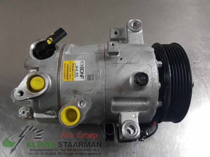 Luftkonditioneringspump från en Mazda CX-30 (DM) 2.0 e-SkyActiv X 186 M Hybrid 16V 2023