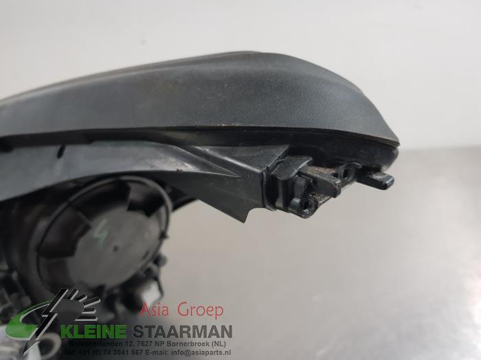 Reflektor prawy z Kia Sportage (QL) 1.6 GDI 16V 4x2 2017