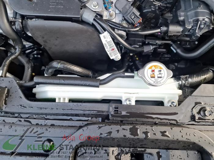 Expansionskärl från en Mazda CX-30 (DM) 2.0 e-SkyActiv X 186 M Hybrid 16V 2023