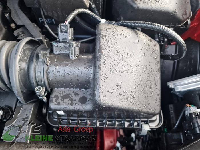 Obudowa filtra powietrza z Mazda CX-30 (DM) 2.0 e-SkyActiv X 186 M Hybrid 16V 2023