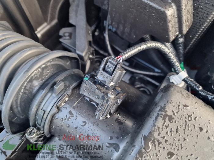 Luchthoeveelheidsmeter van een Mazda CX-30 (DM) 2.0 e-SkyActiv X 186 M Hybrid 16V 2023