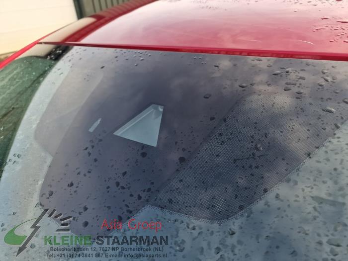 Framåtriktad kamera från en Mazda CX-30 (DM) 2.0 e-SkyActiv X 186 M Hybrid 16V 2023